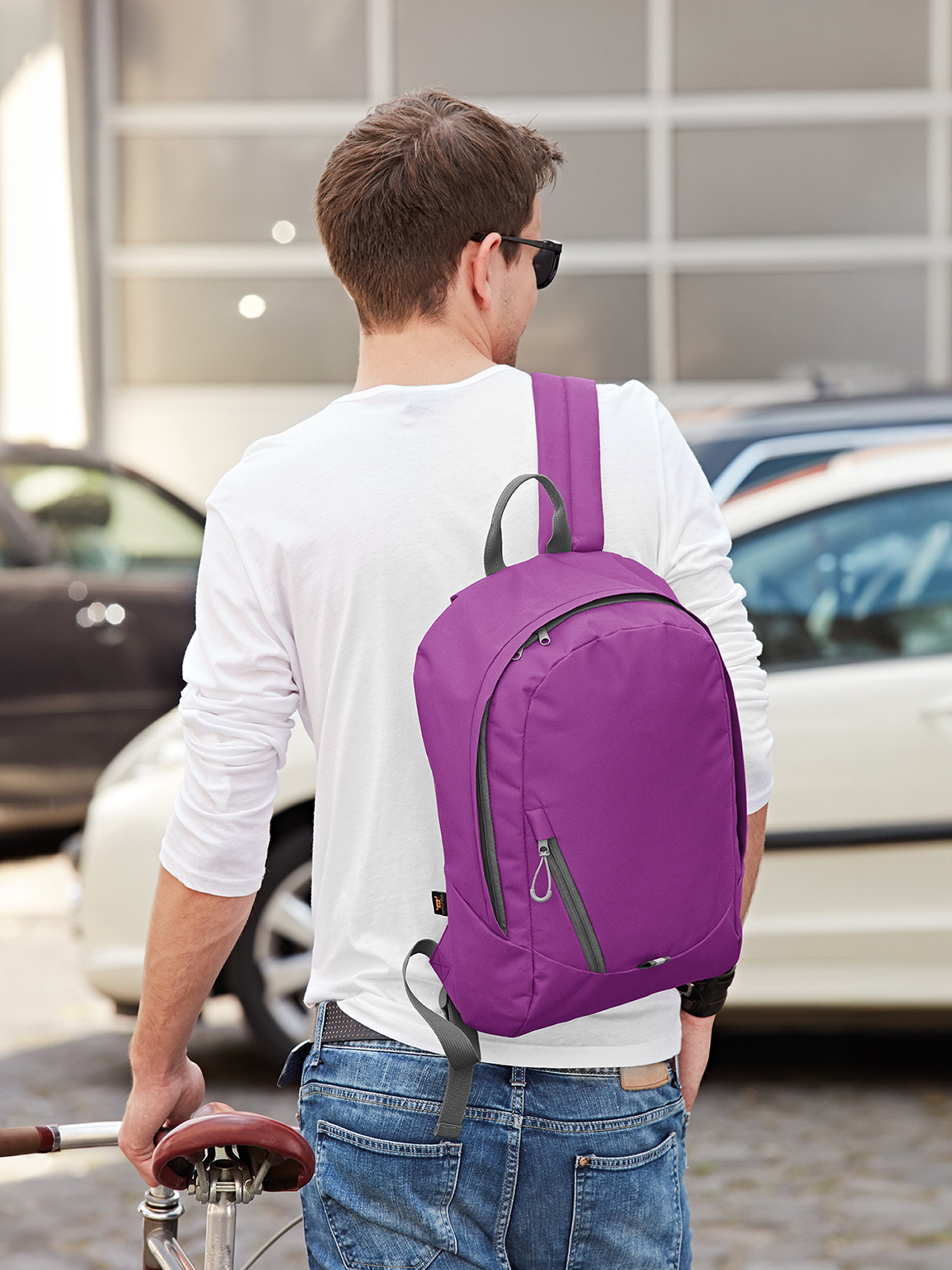 Rucksack SOLUTION fuchsia mit Model