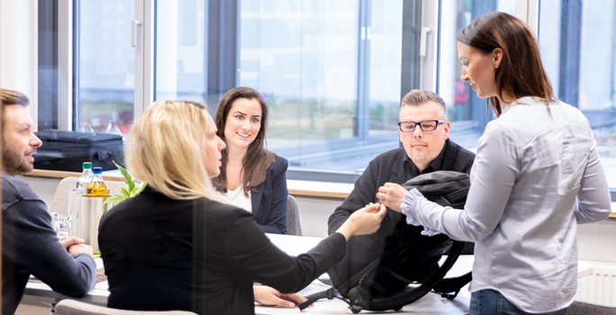Besprechung einer Taschenfertigung bei Hersteller Halfar 