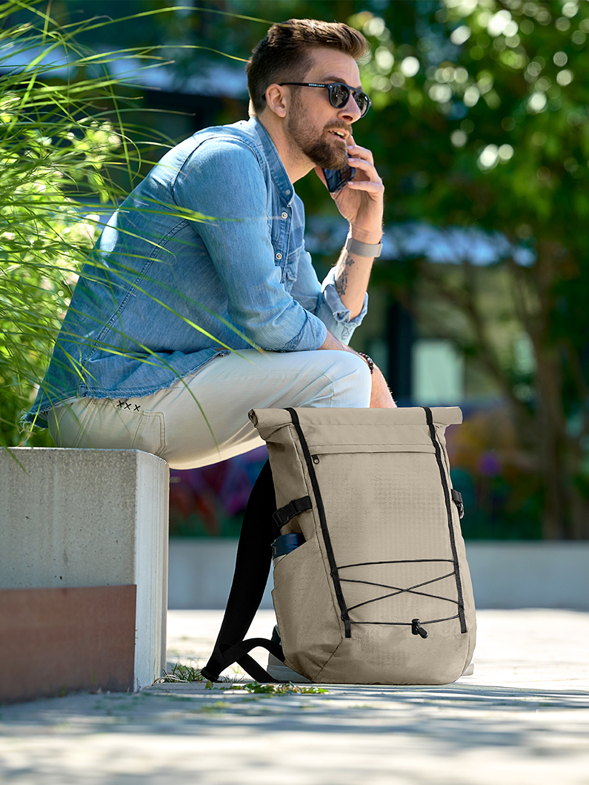 Notebook-Rucksack FLEX beige mit Model