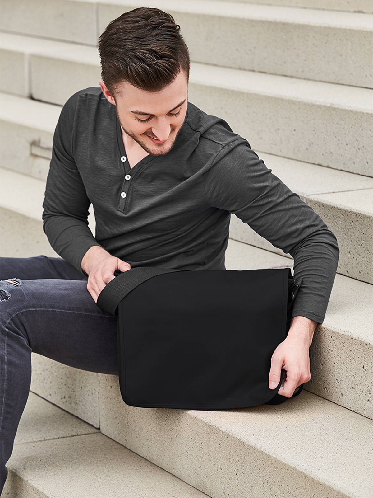 shoulder bag KURIER black featuring a model