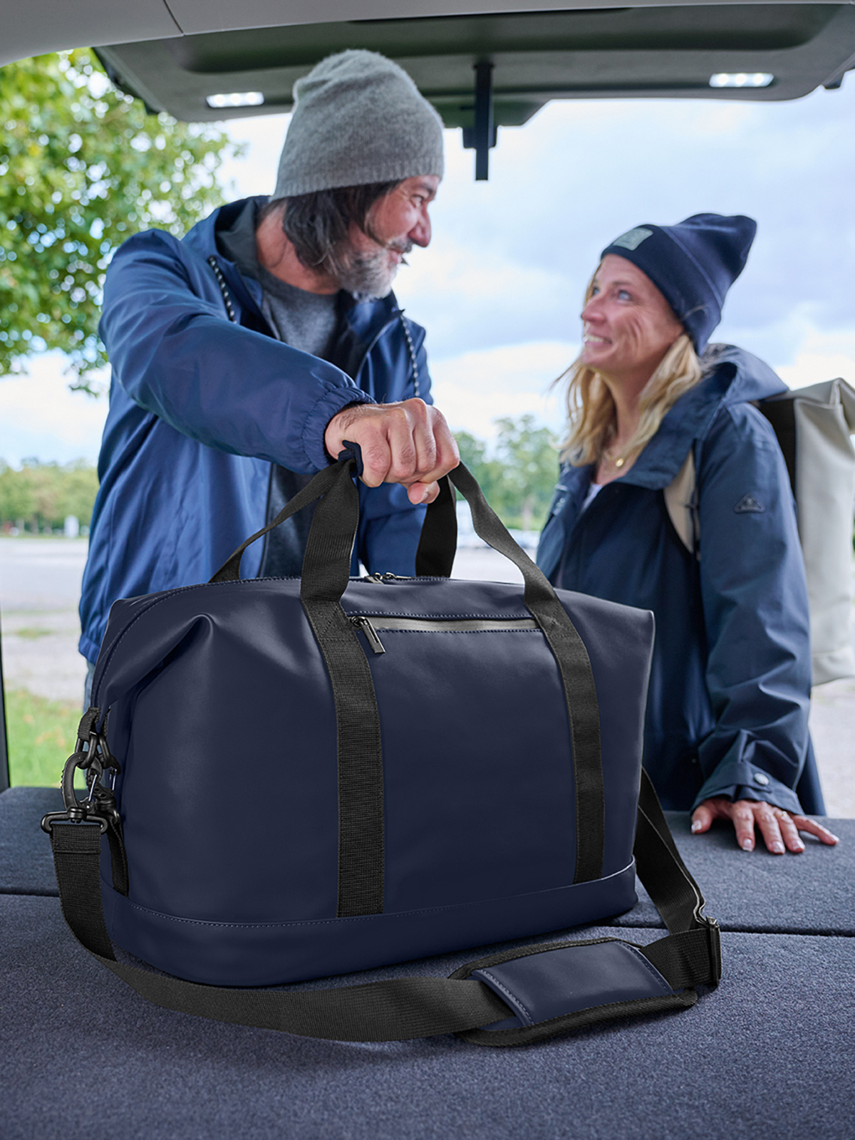 sport/travel bag PURE navy featuring a model