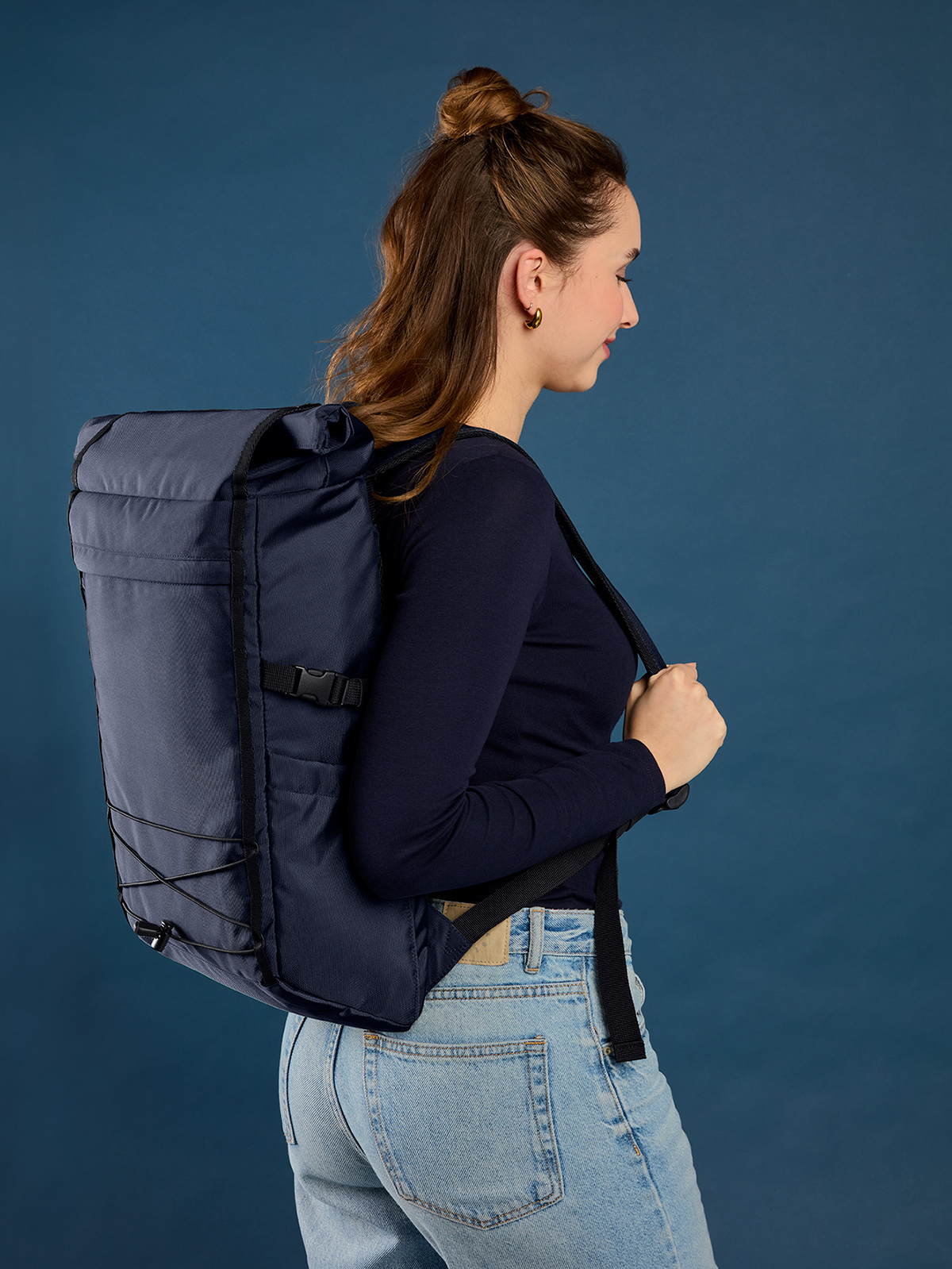 notebook backpack FLEX in navy, shown with model