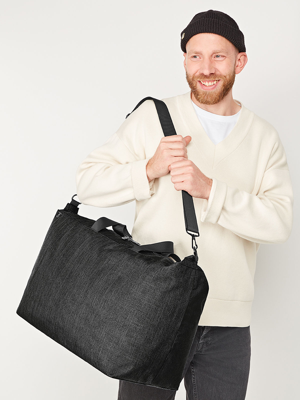 sport/travel bag EUROPE black-sprinkle featuring a model