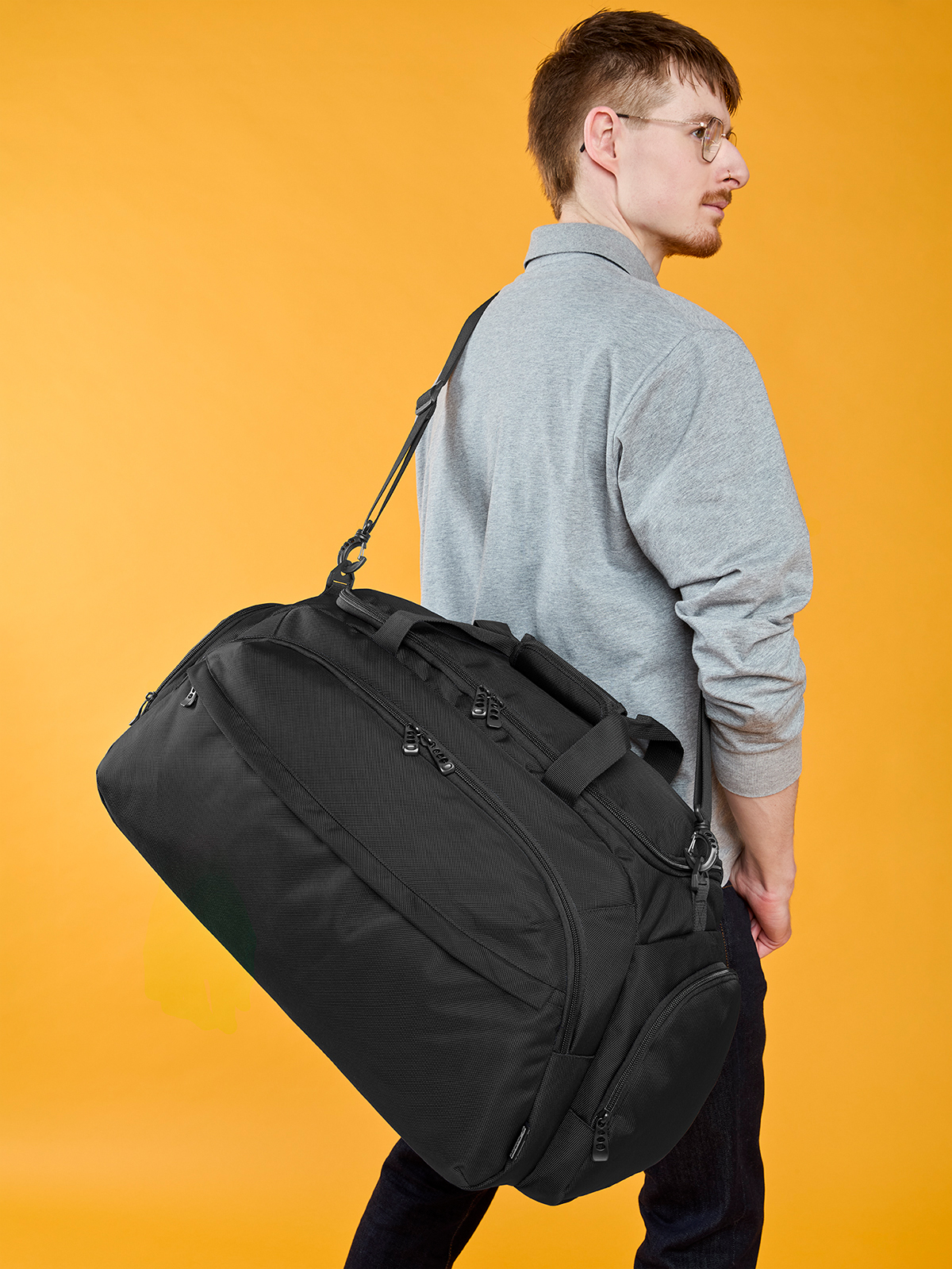 sport/travel bag MISSION in black, shown with model