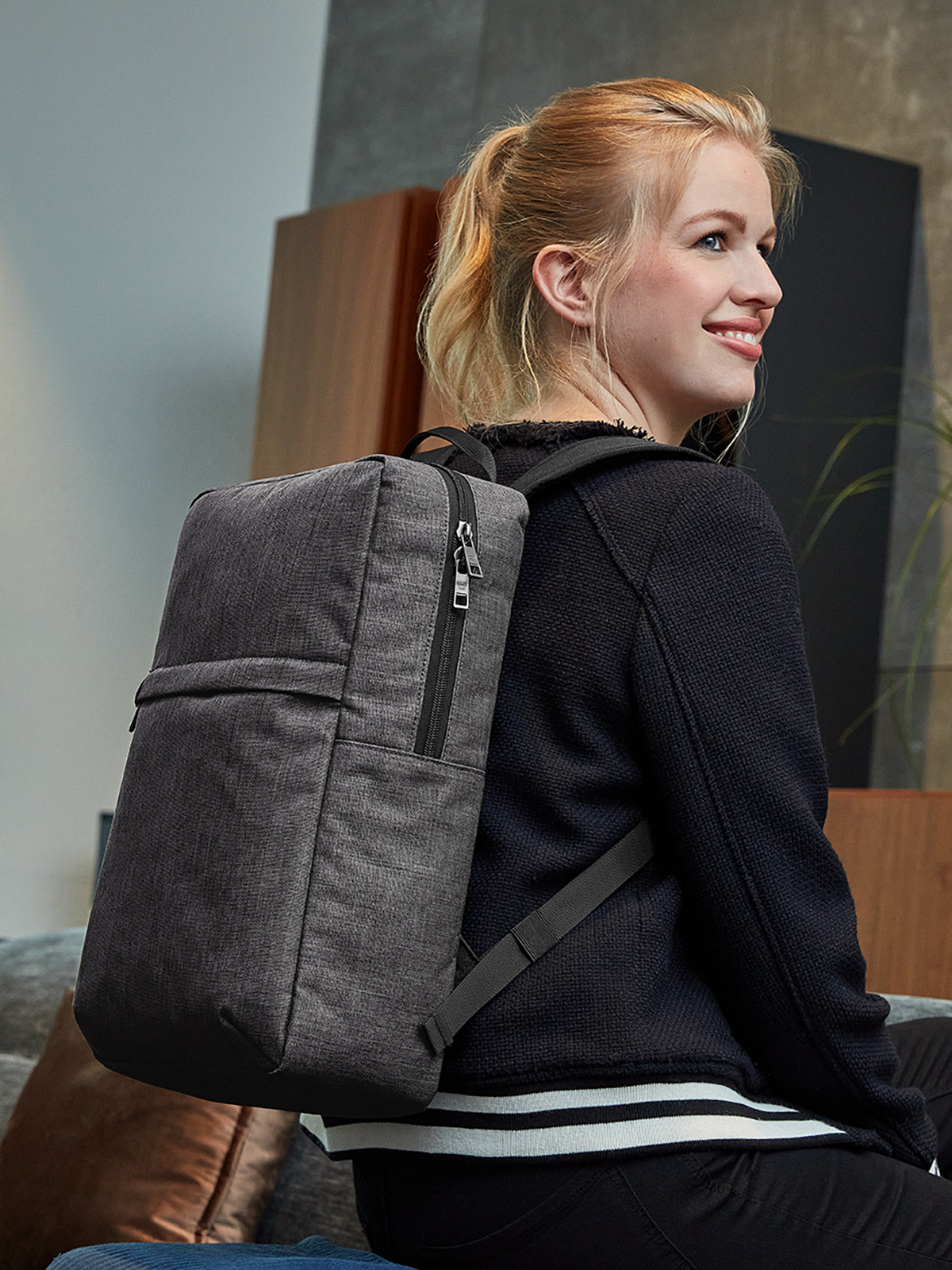 Notebook-Rucksack EUROPE grau-meliert mit Model