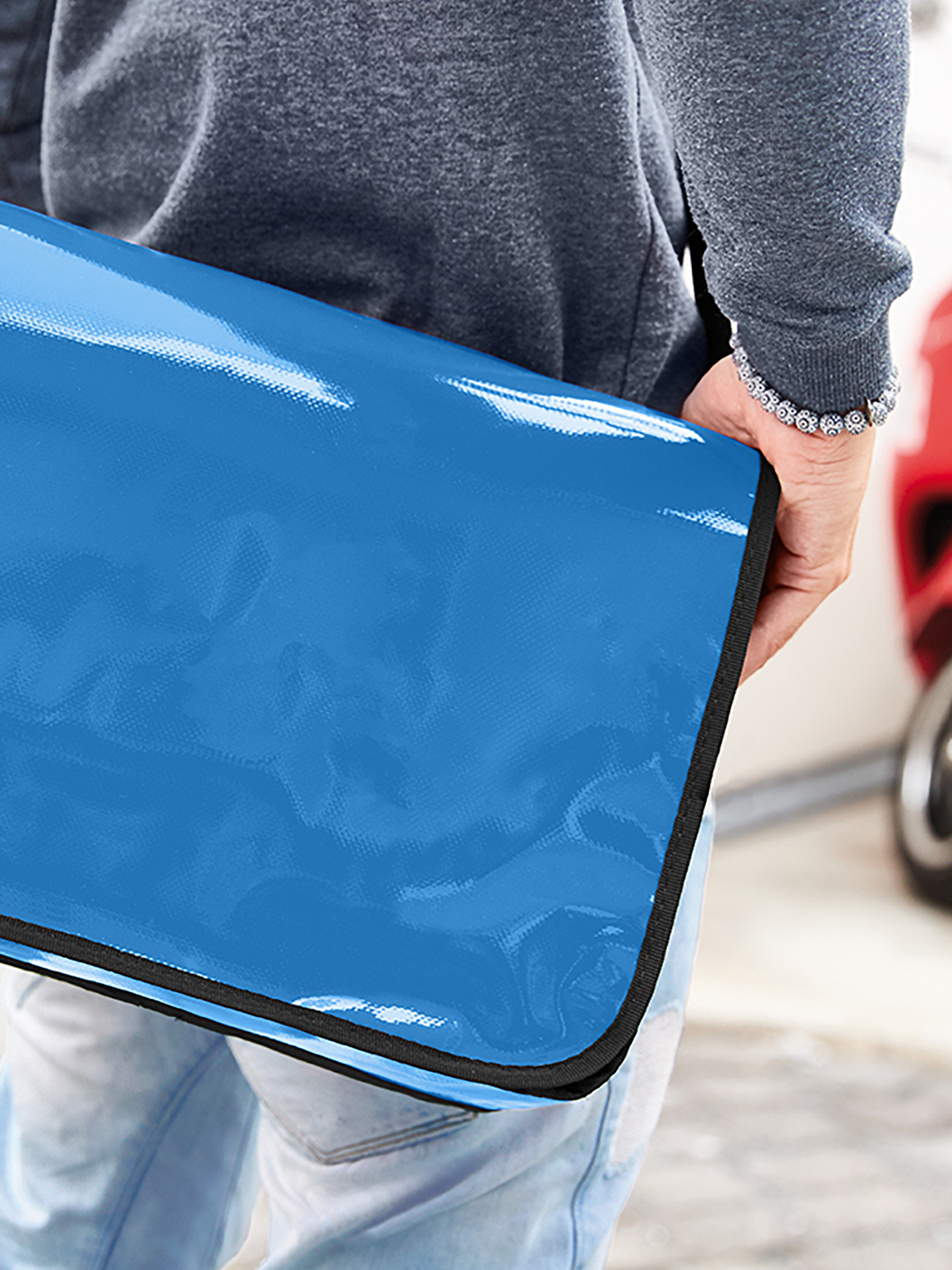 LorryBag® ECONOMY cyan featuring a model