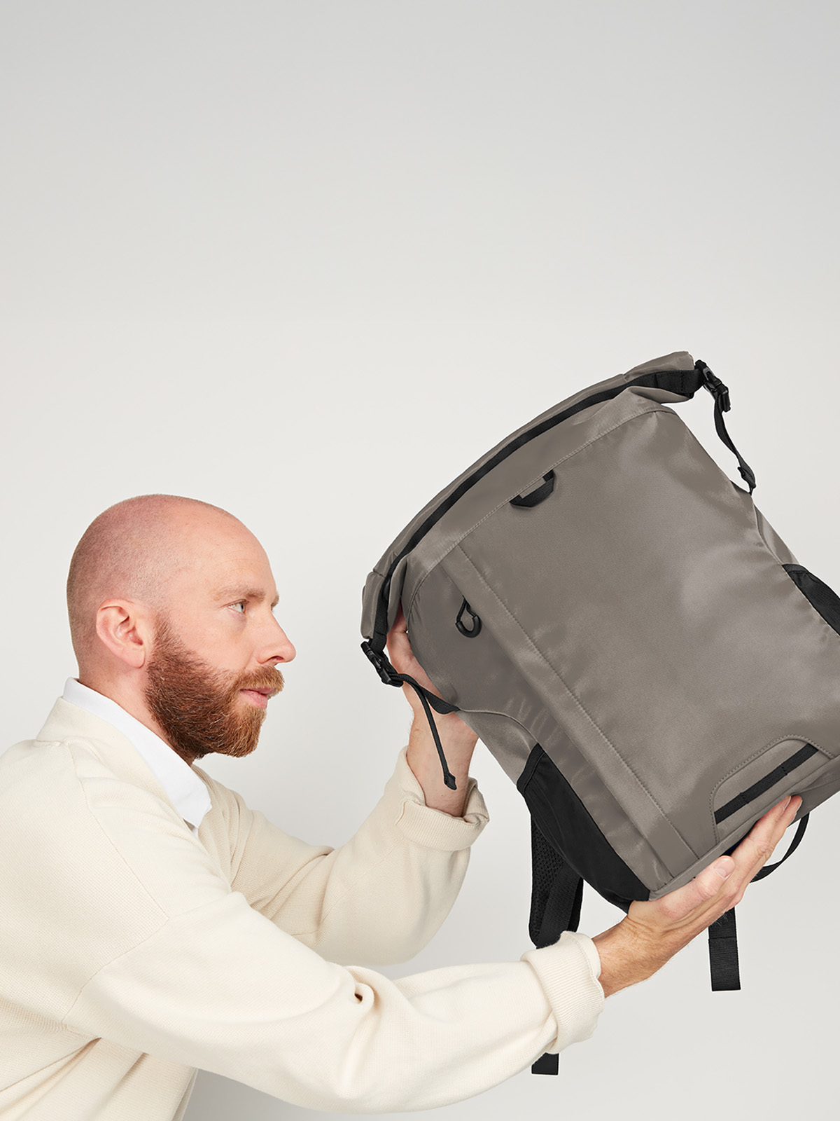 Rucksack MELLOW beige mit Model