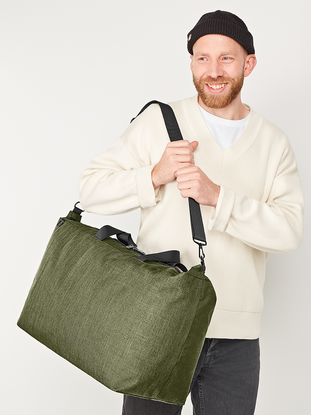 sport/travel bag EUROPE green-sprinkle featuring a model