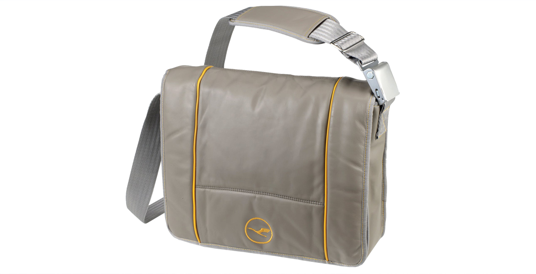 Sonderanfertigung einer Umhängetasche von HALFAR® gemacht aus Lufthansa-Sitzpolstern und Anschnallgurten