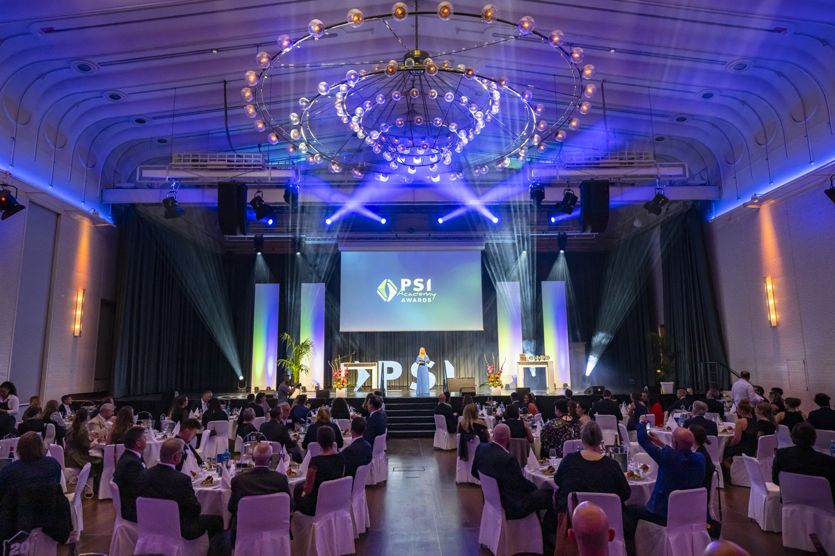 PSI Academy Awards 2025, Veranstaltungssaal mit Bühne und Publikum