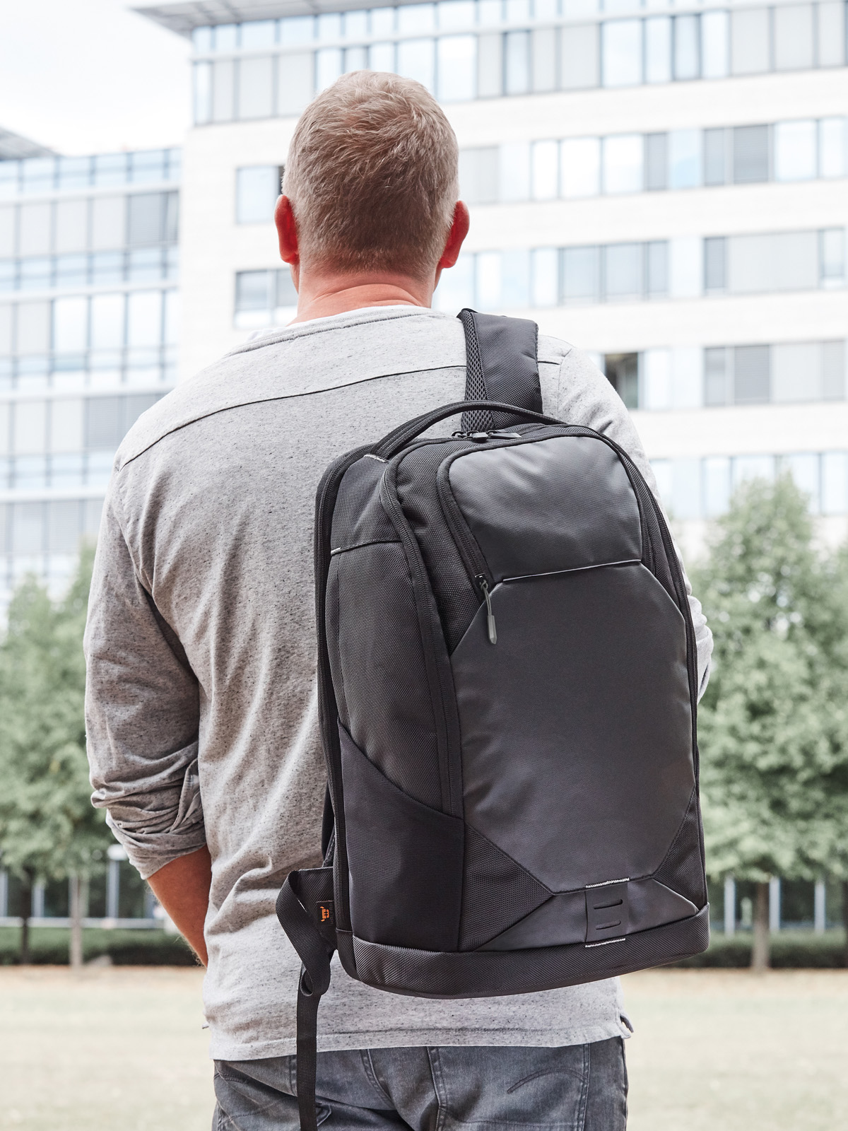 Notebook-Rucksack HASHTAG schwarz mit Model