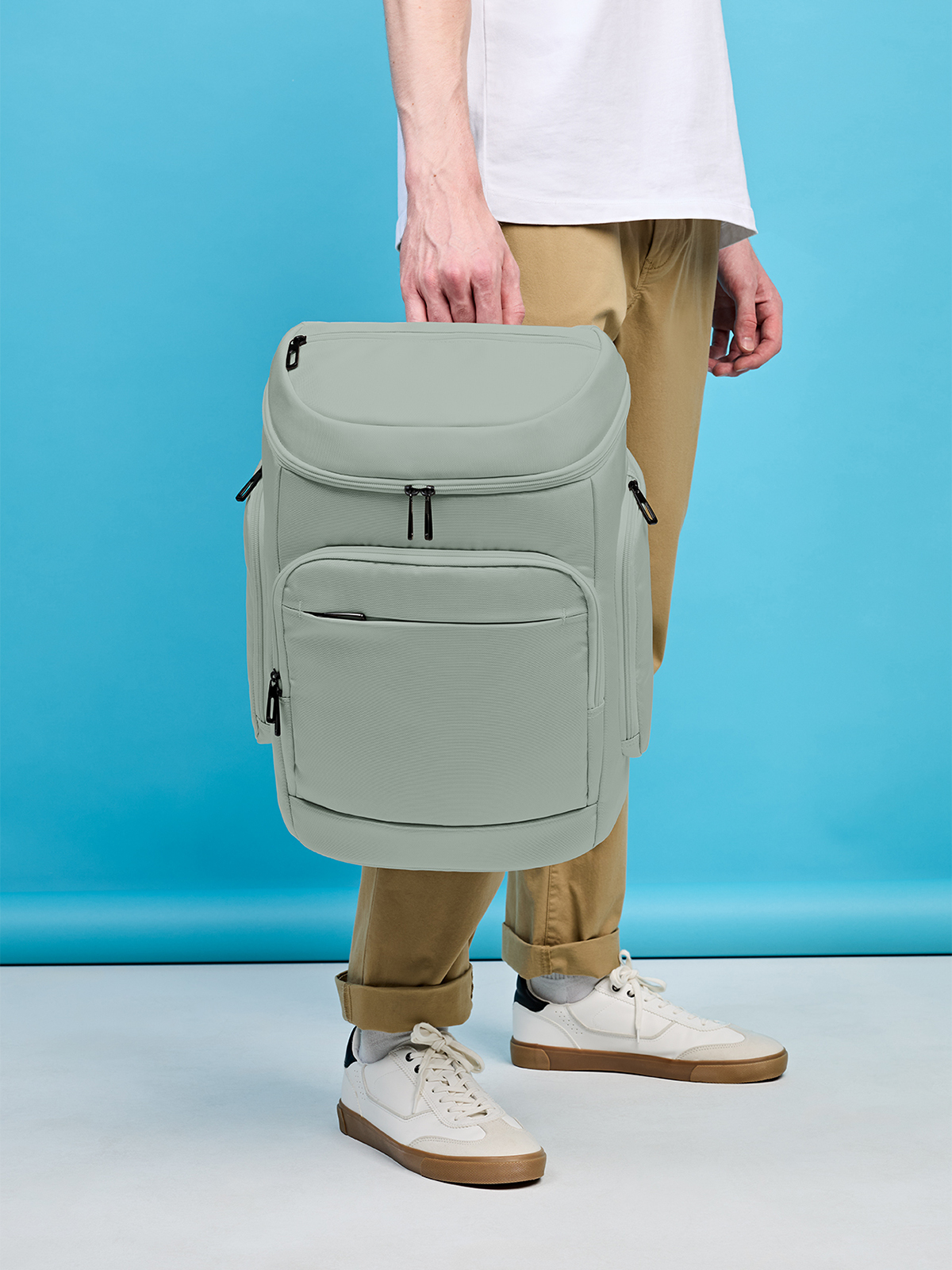 Notebook-Rucksack SOLID gruengrau mit Model