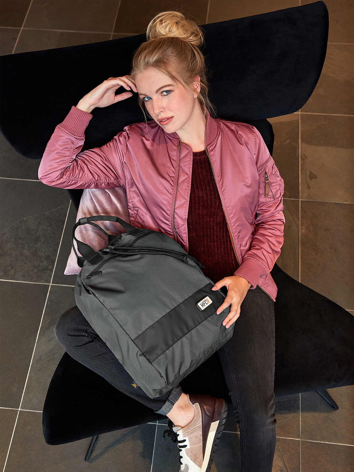 Notebook-Rucksack STAGE anthrazit mit Model