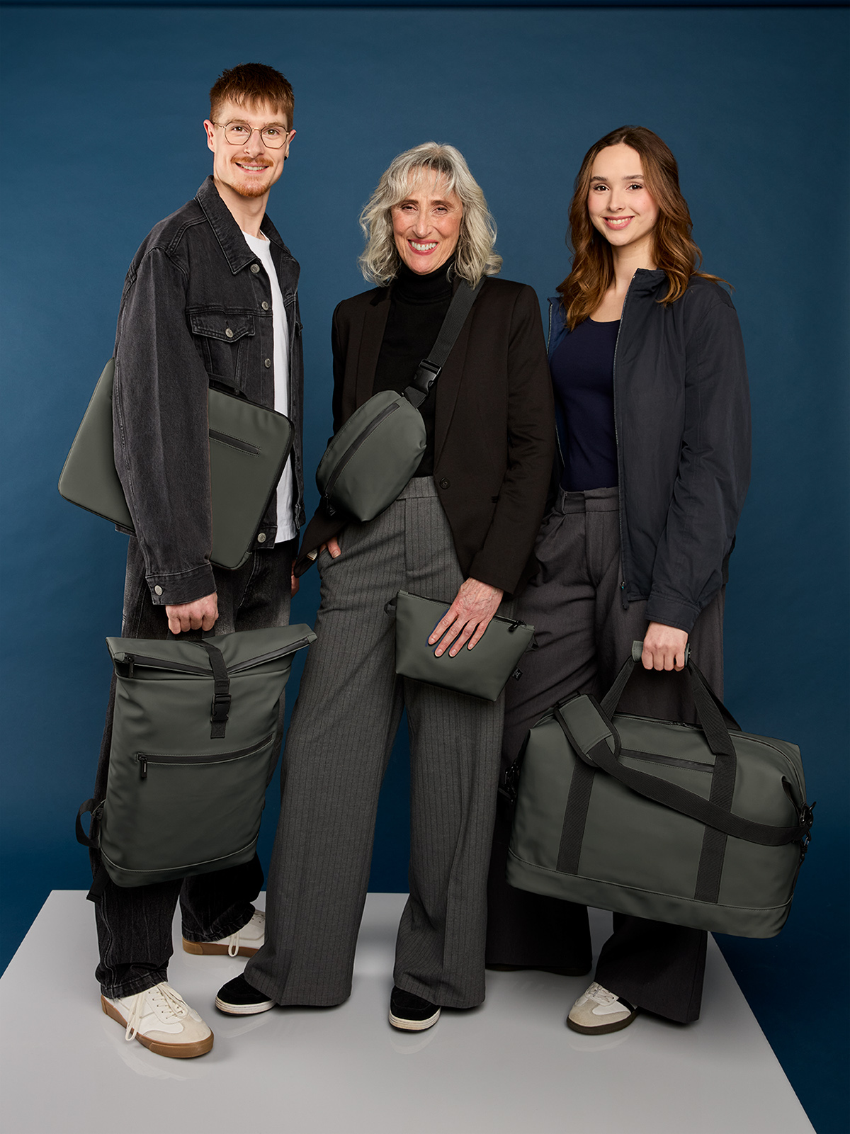 Serie PURE - oliv mit Models