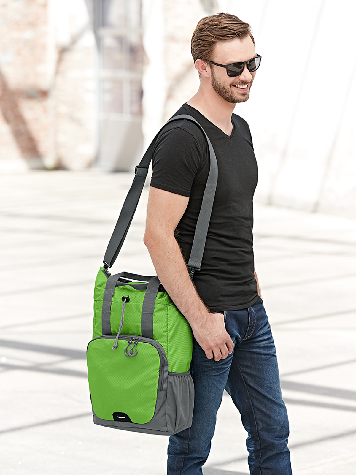 multi bag STEP apple-green featuring a model