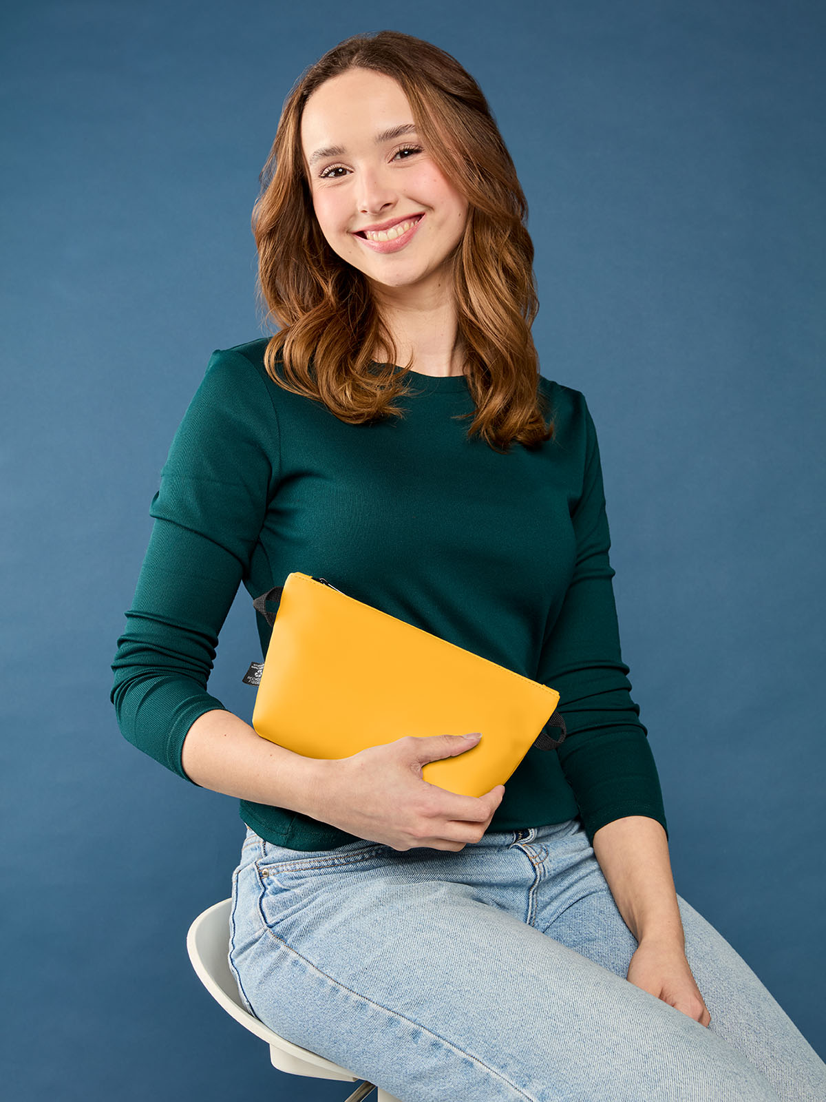 Reißverschluss-Tasche PURE gelb mit Model