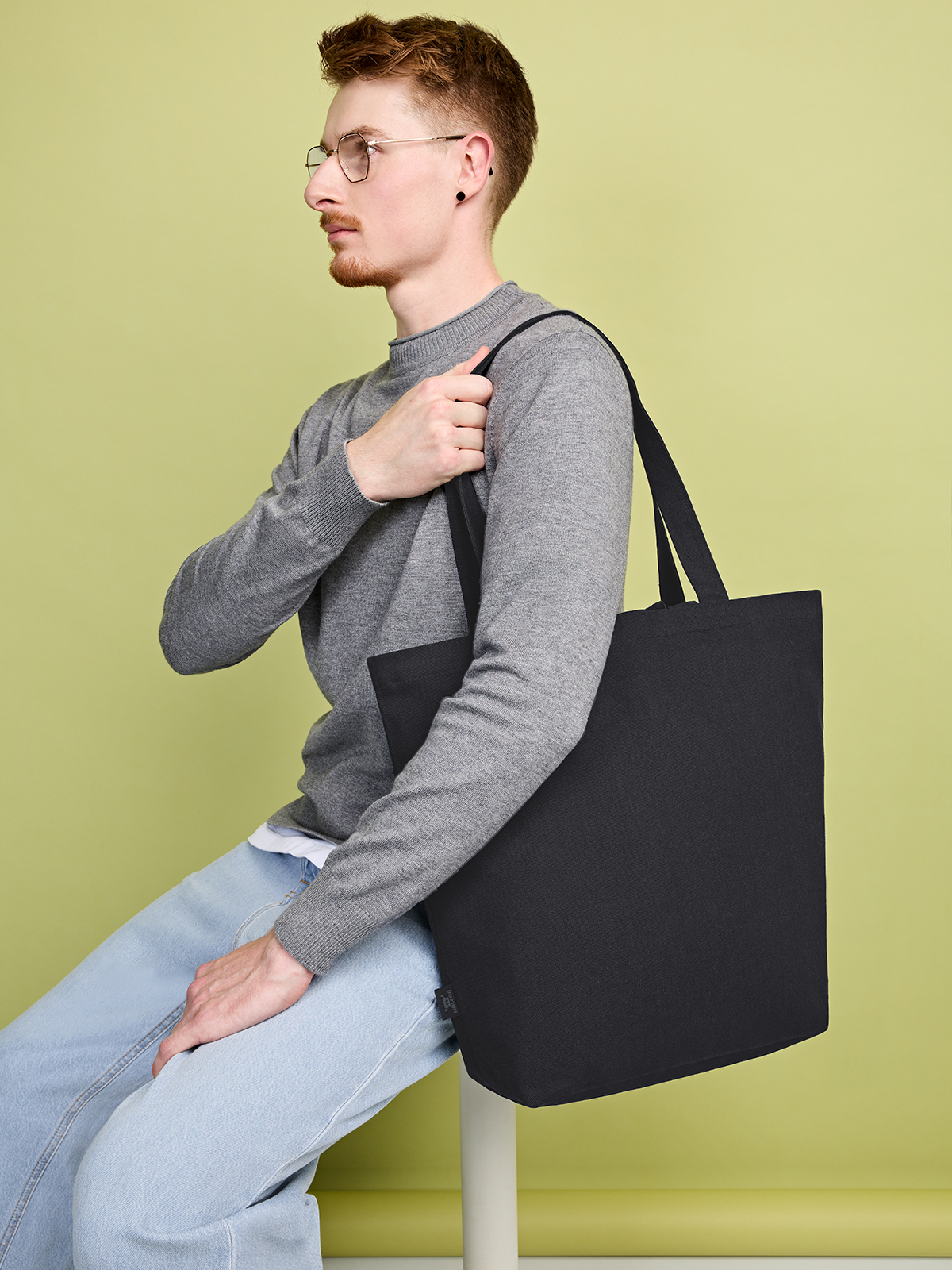 casual shopper ORGANIC black featuring a model