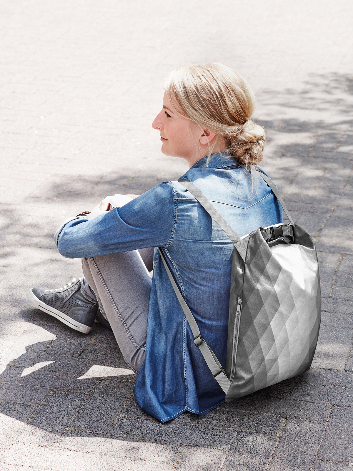 Rucksack DIAMOND hellgrau mit Model