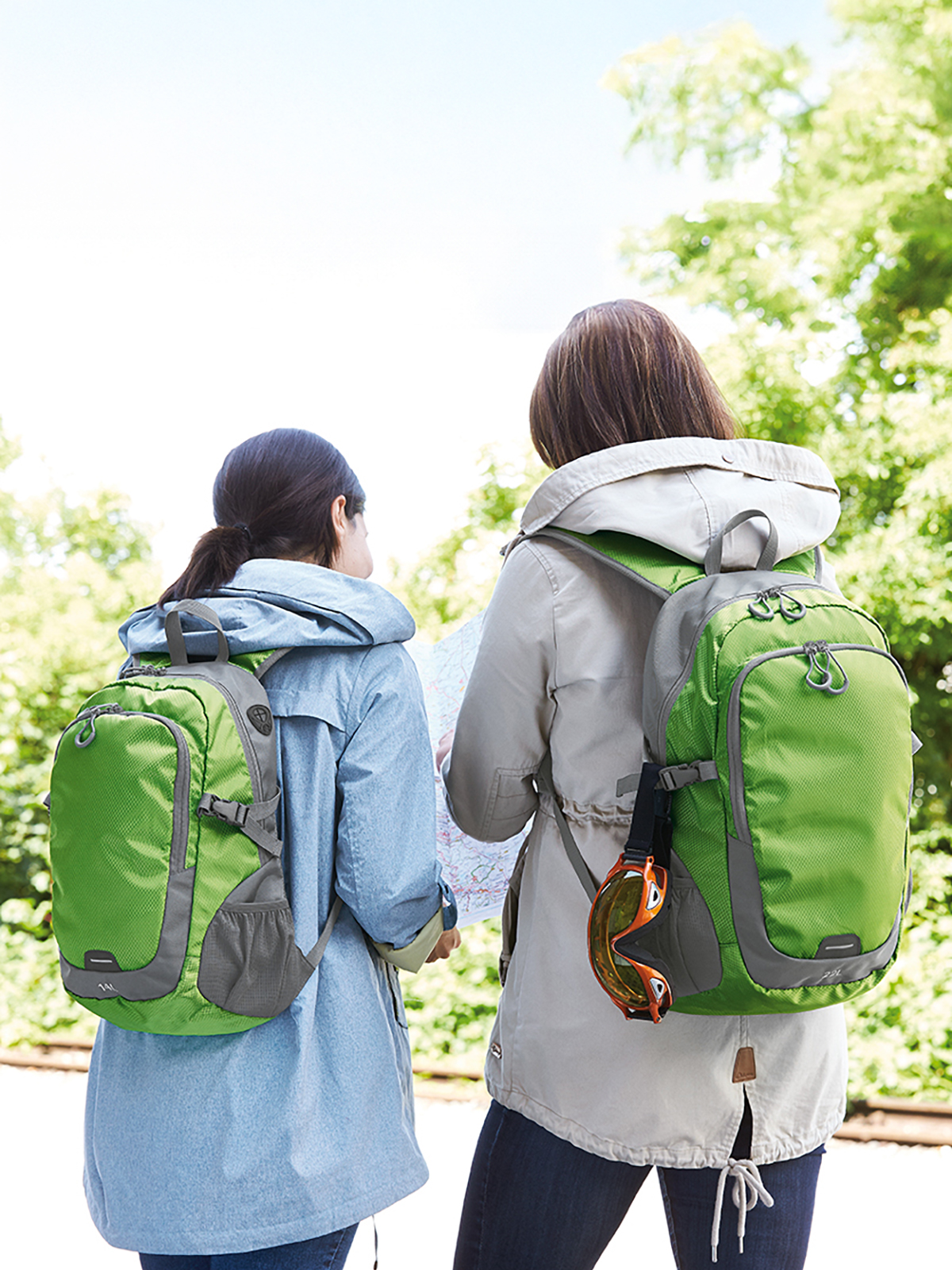 backpack STEP M and STEP L apple-green front