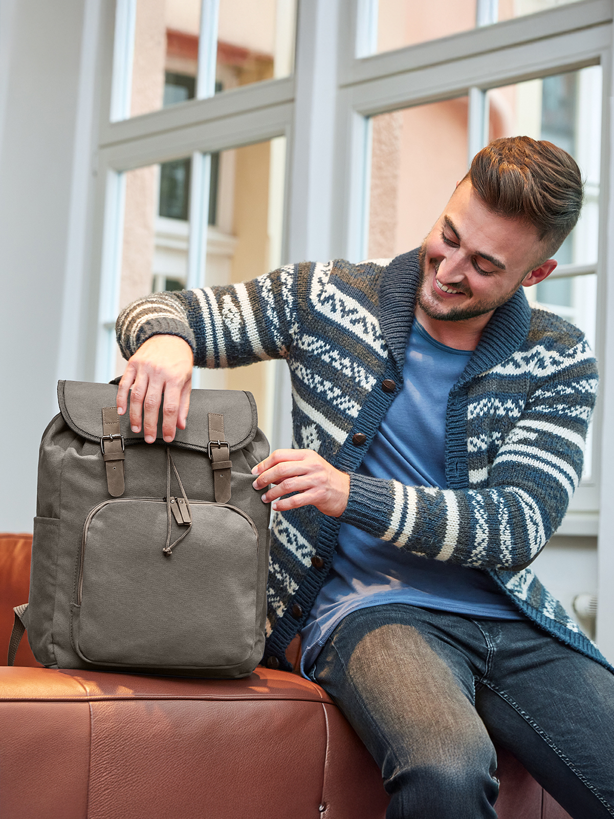 Notebook-Rucksack COUNTRY khaki mit Model