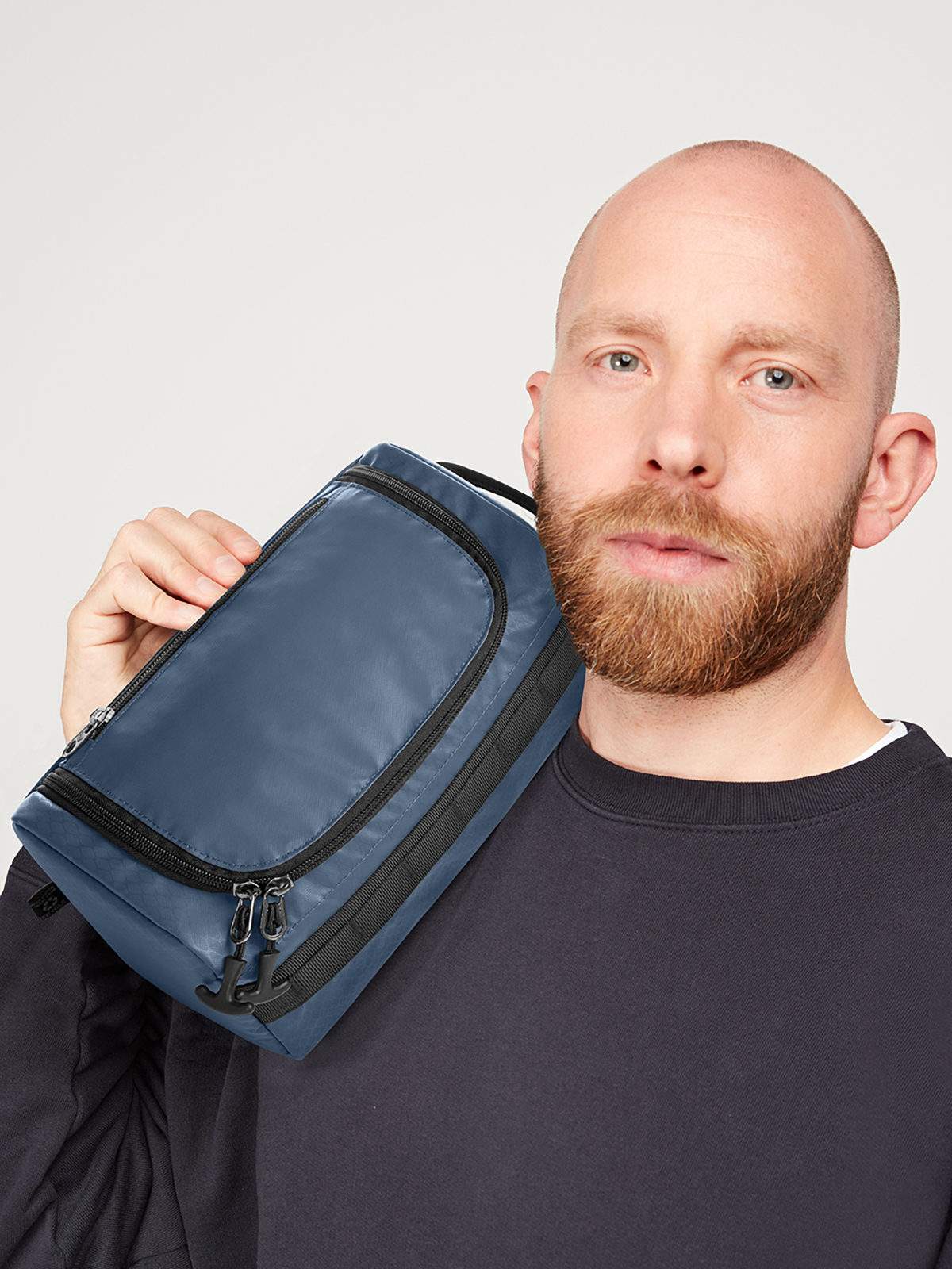 Kulturtasche ACTIVE taubenblau mit Model