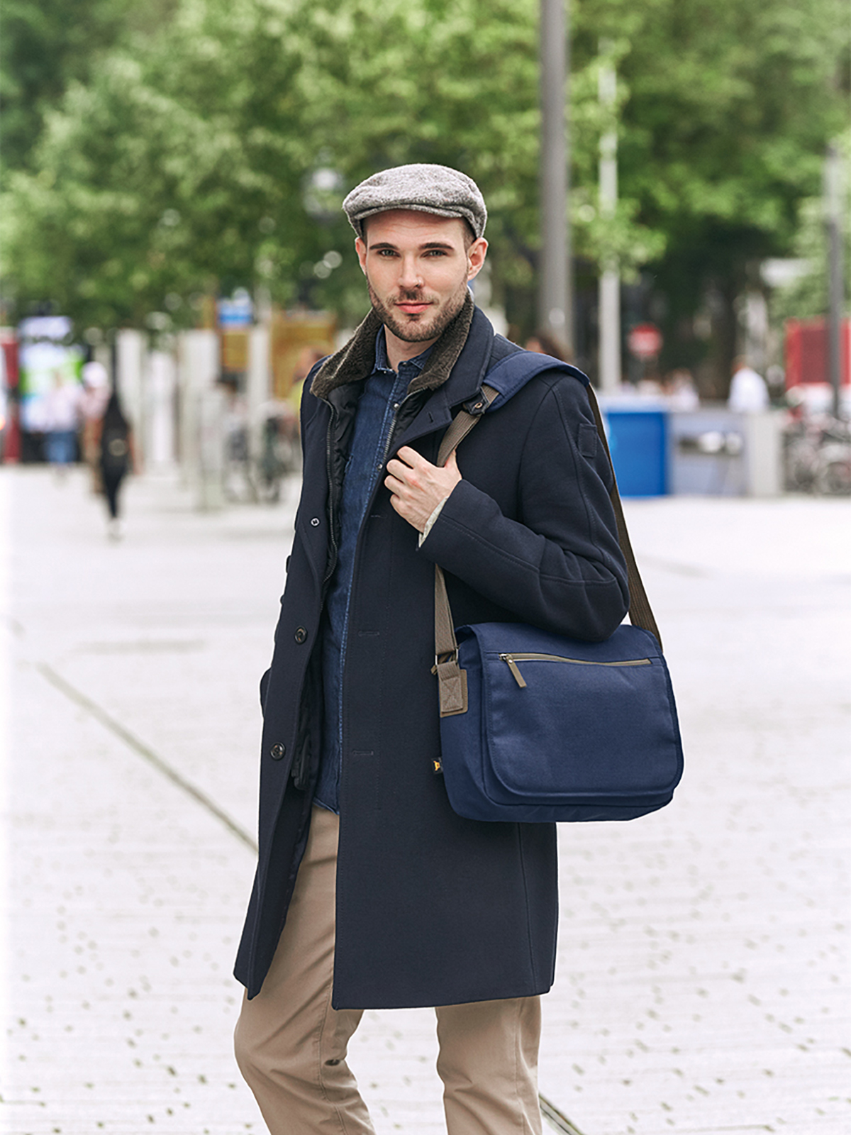 Umhaengetasche COUNTRY marine mit Model