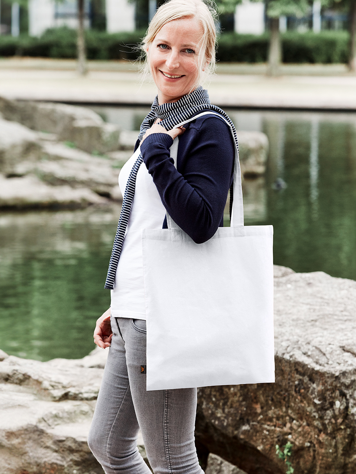 Shopper EARTH weiss mit Model