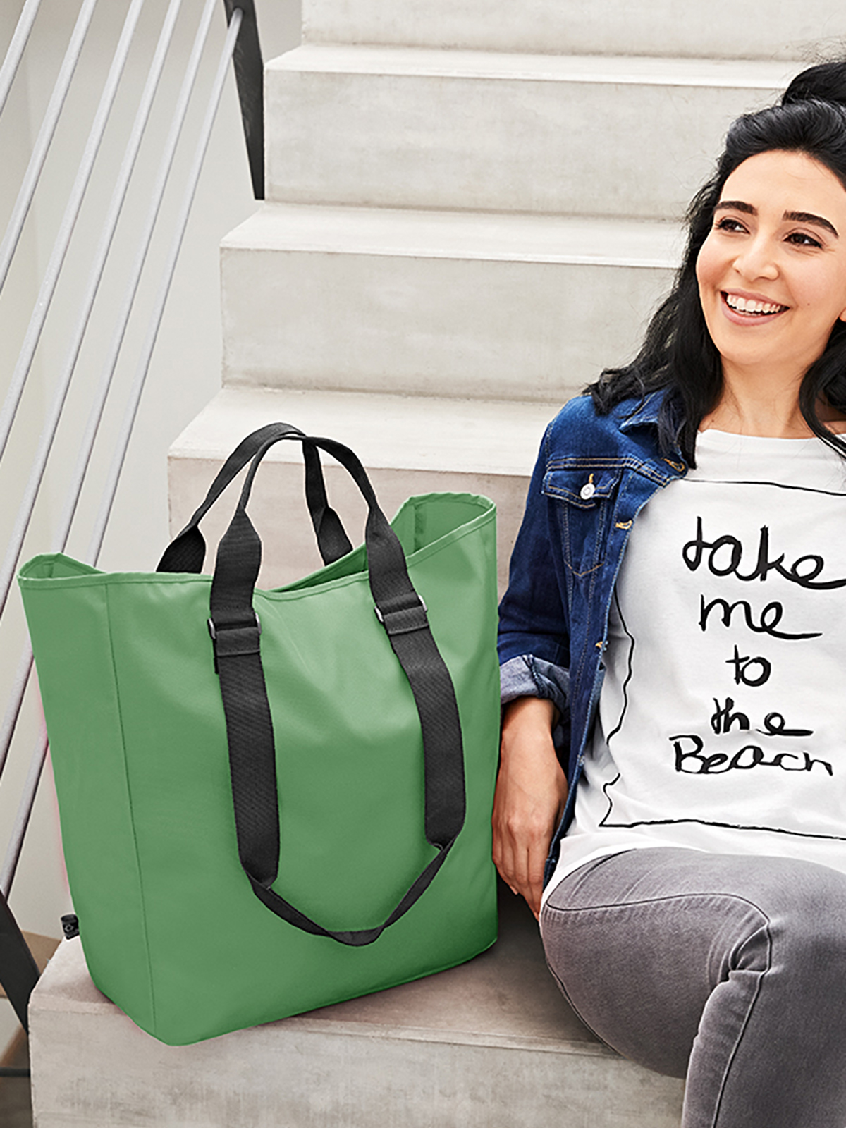 Shopper DAILY gruen mit Model