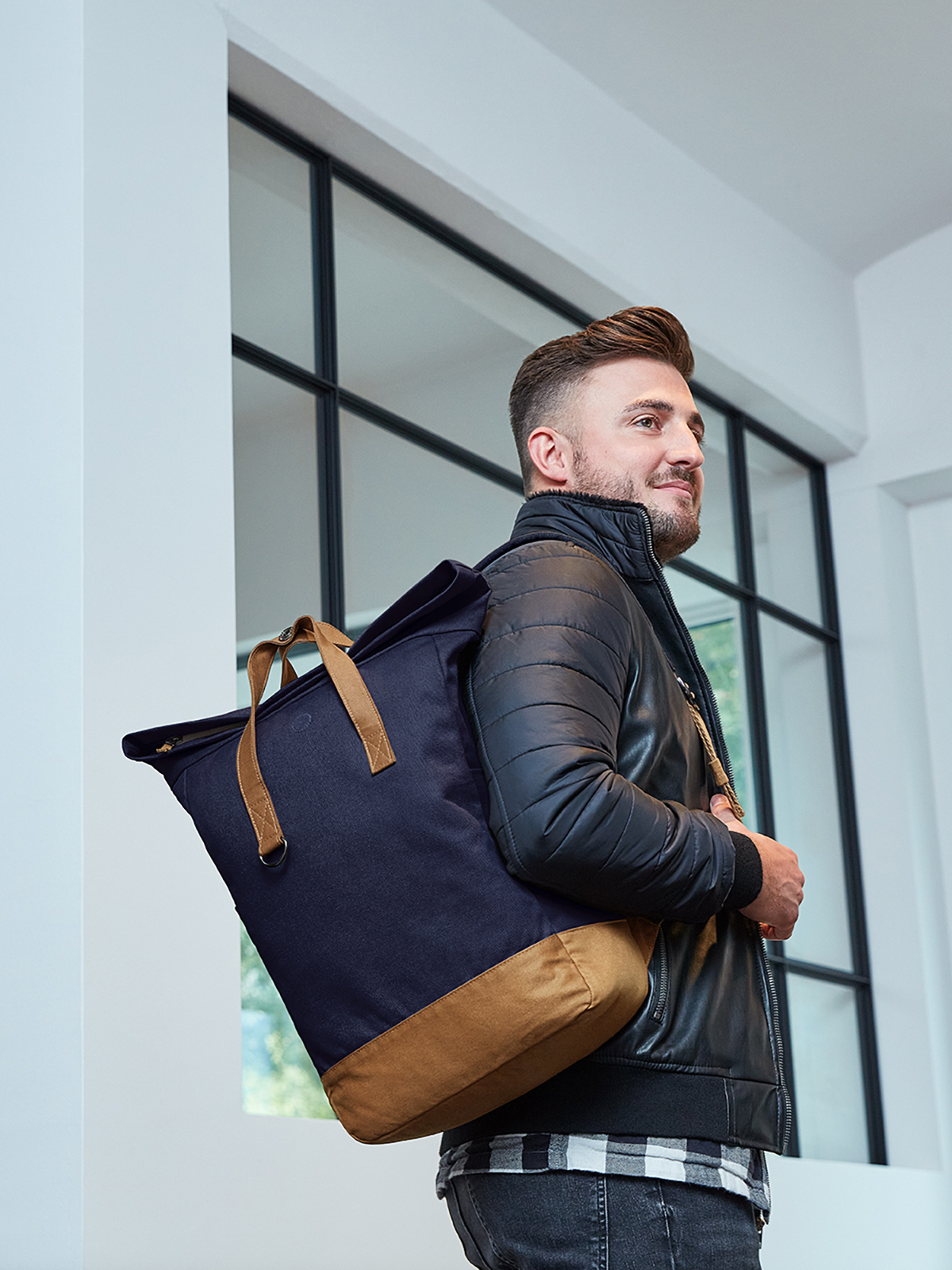 Notebook-Rucksack LIFE marine-braun mit Model