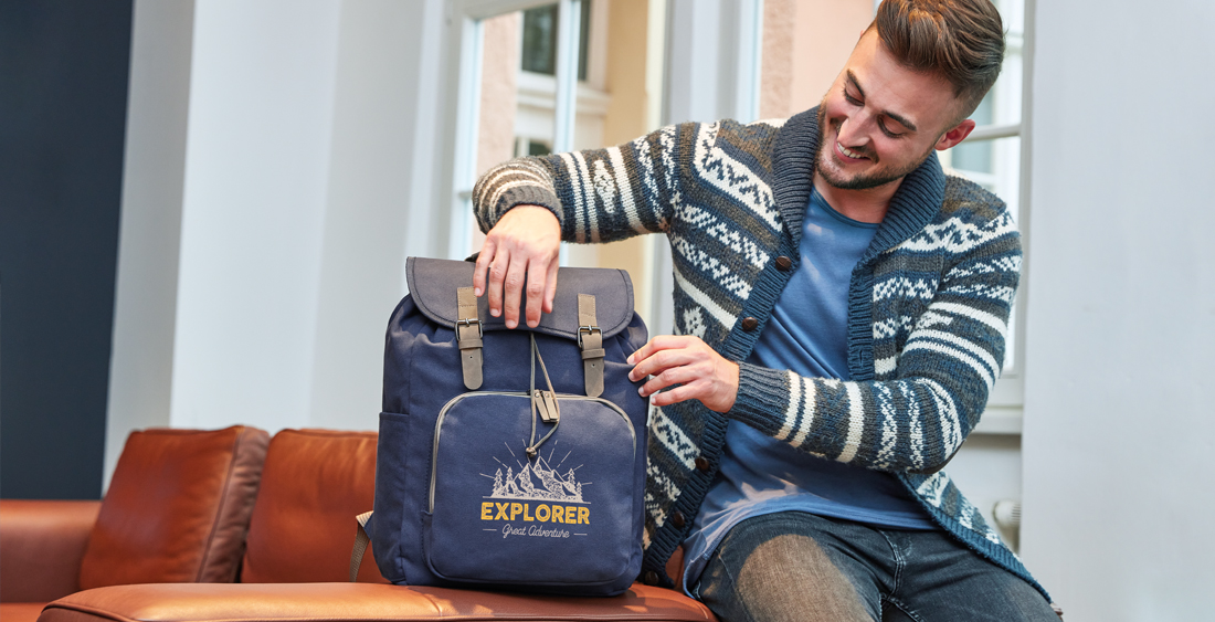 Taschen mit Werbeaufdruck präsentiert als NOTEBOOK-RUCKSACK COUNTRY