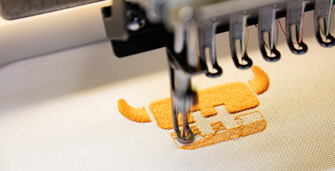 HALFAR® Logo als hochwertige Stickerei