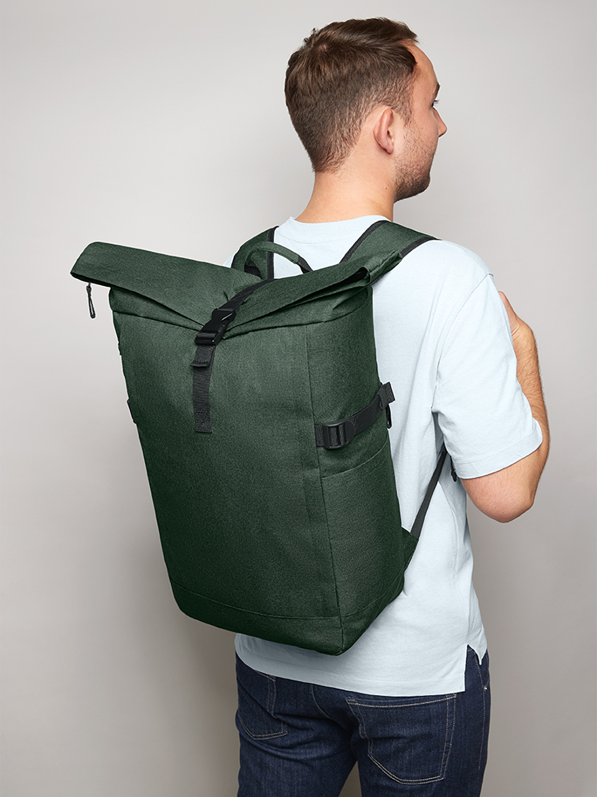 Notebook-Rucksack CIRCLE L gruen-meliert mit Model