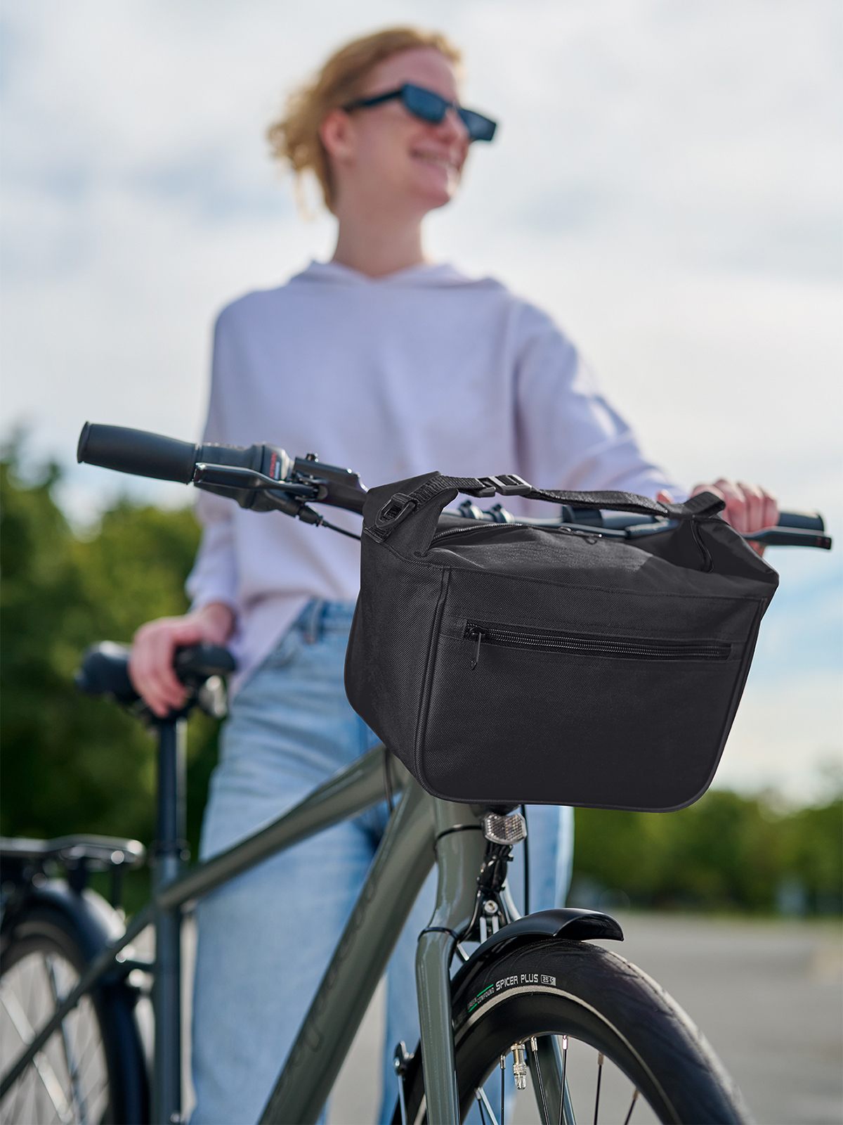 Lunchbag SOFTBASKET schwarz mit Model
