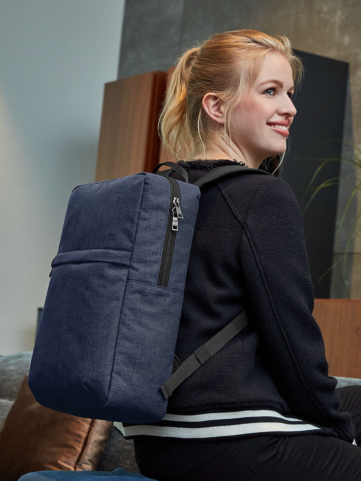 Notebook-Rucksack EUROPE blau-meliert mit Model