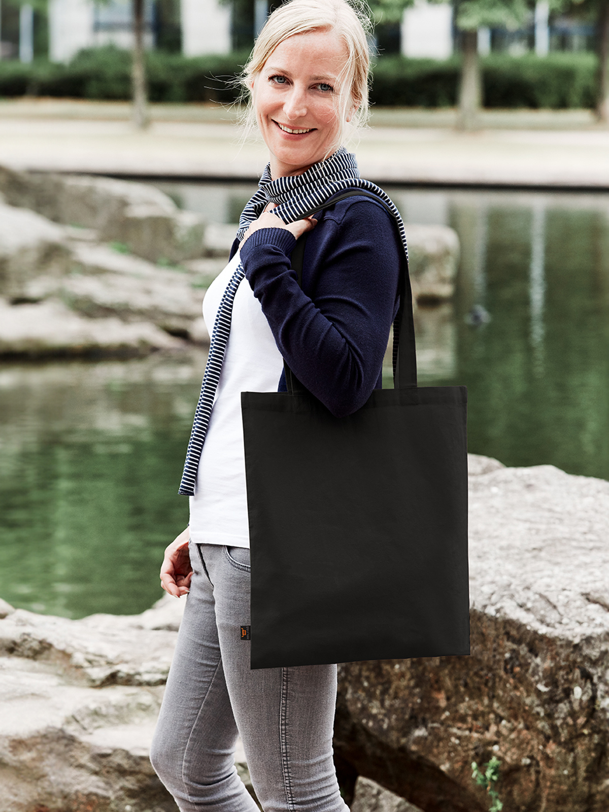 Shopper EARTH schwarz mit Model