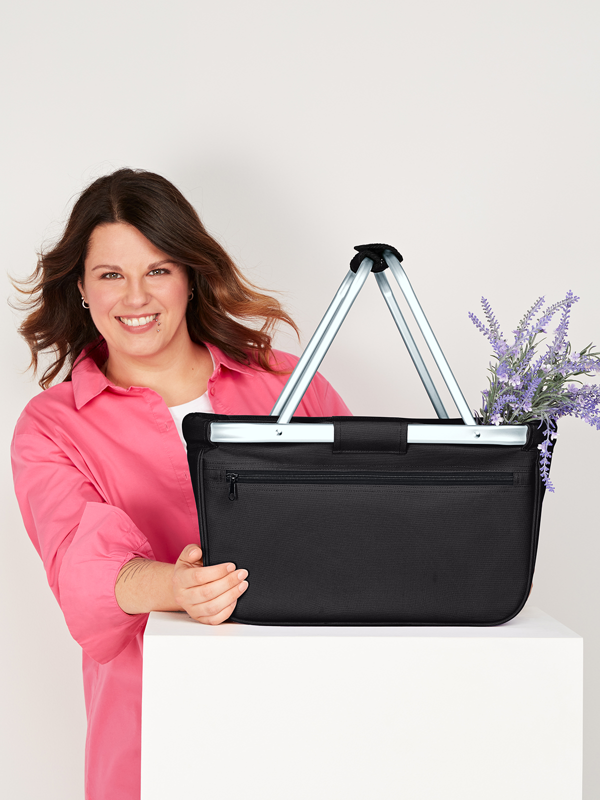 Shopper BASKET schwarz mit Model