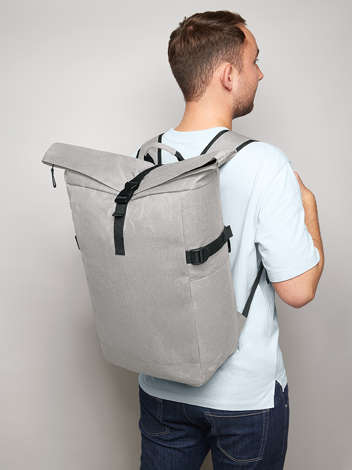 Notebook-Rucksack CIRCLE L hellgrau-meliert mit Model