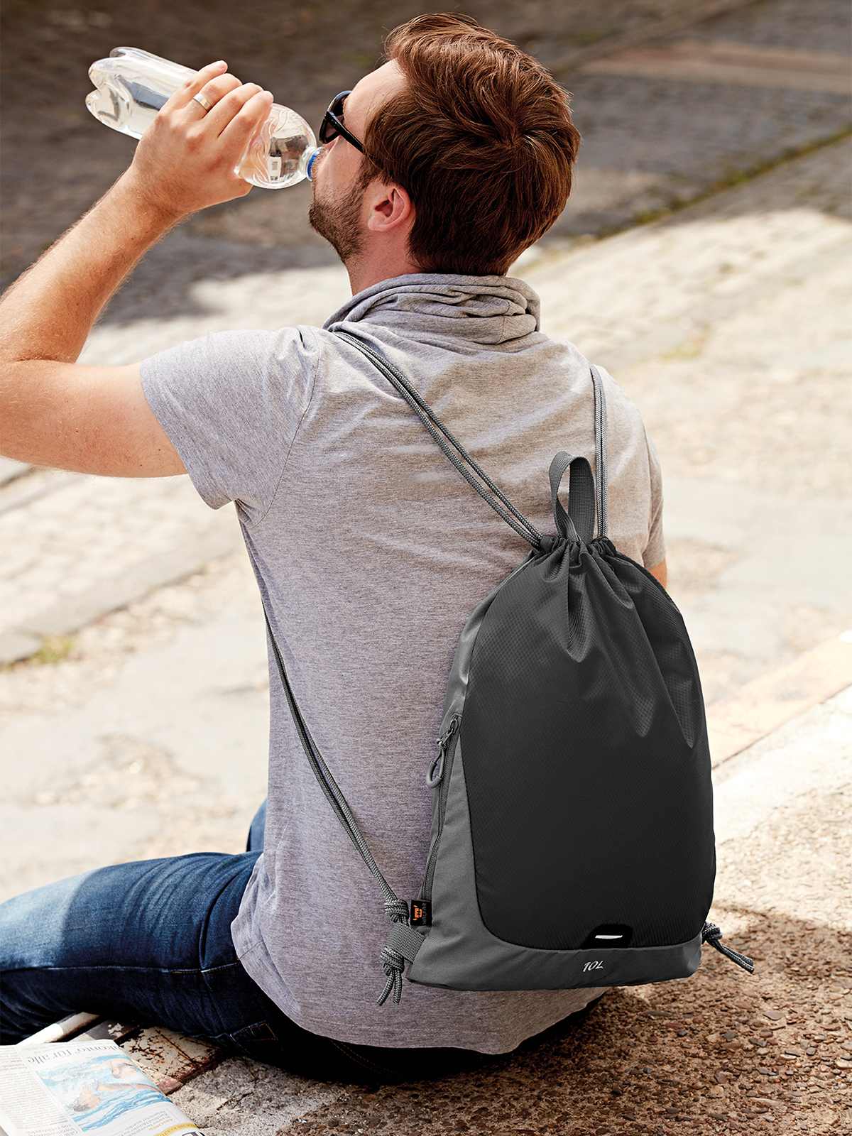 drawstring bag STEP black featuring a model