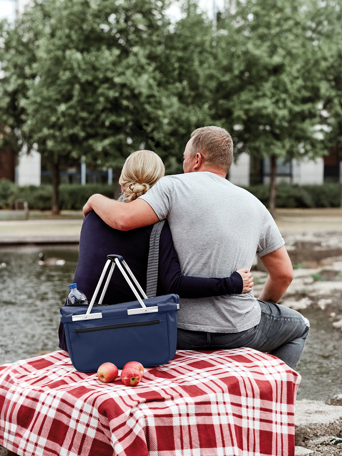 Kuehlshopper BASKET marine mit Model