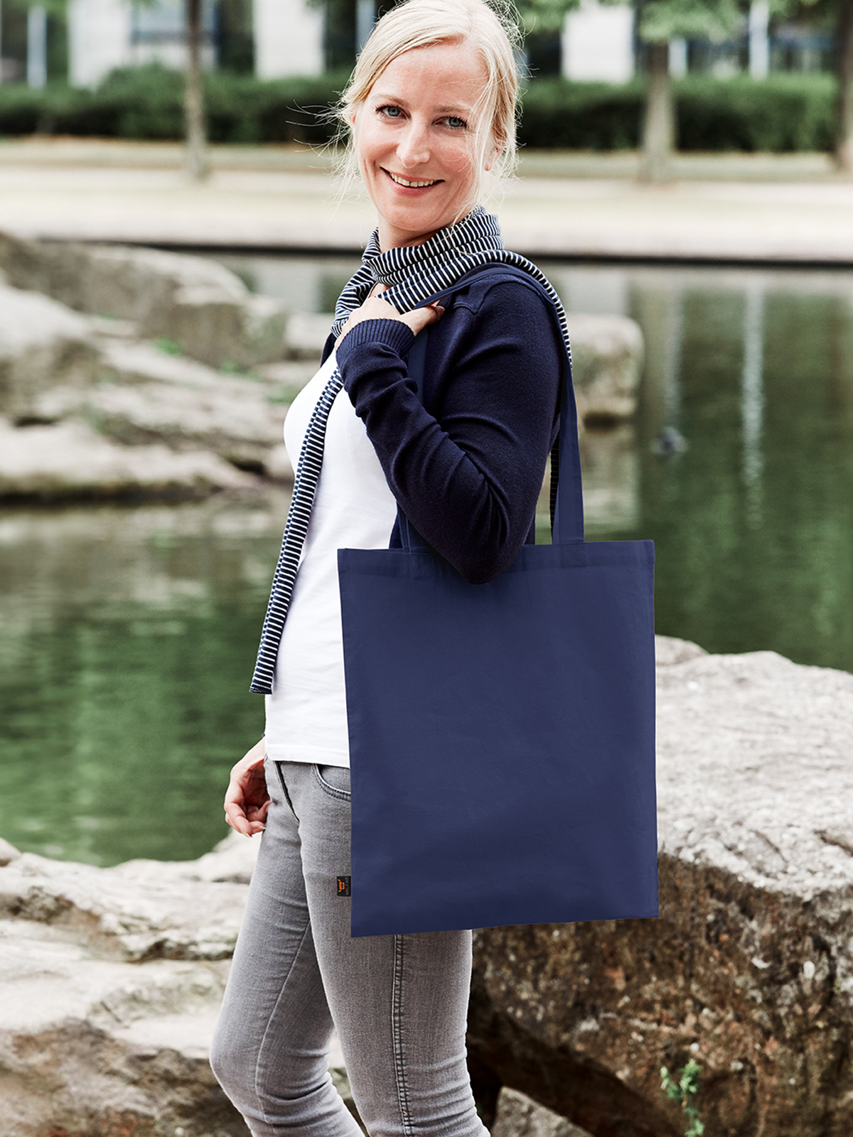 Shopper EARTH marine mit Model