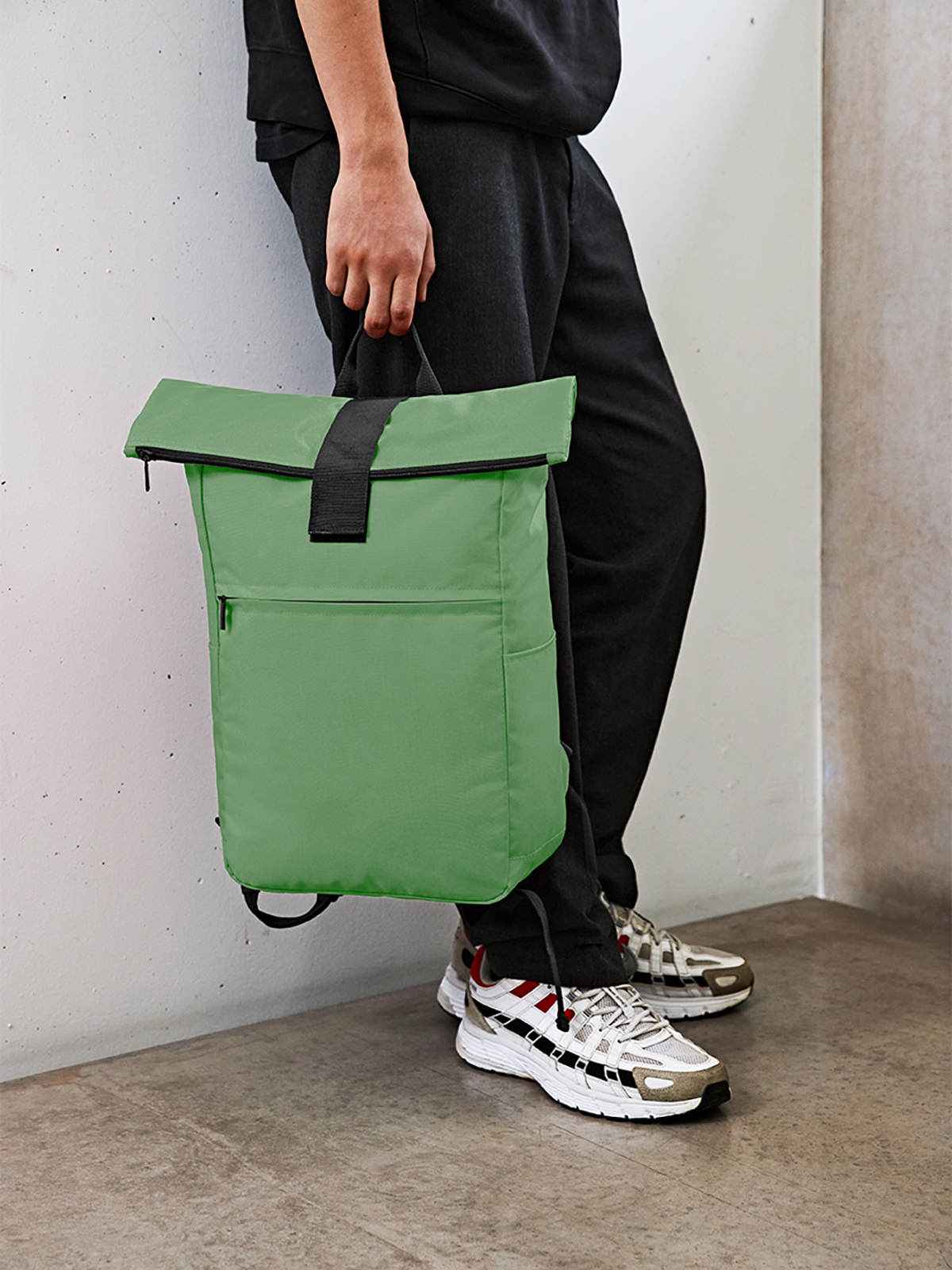 laptop backpack DAILY green featuring a model