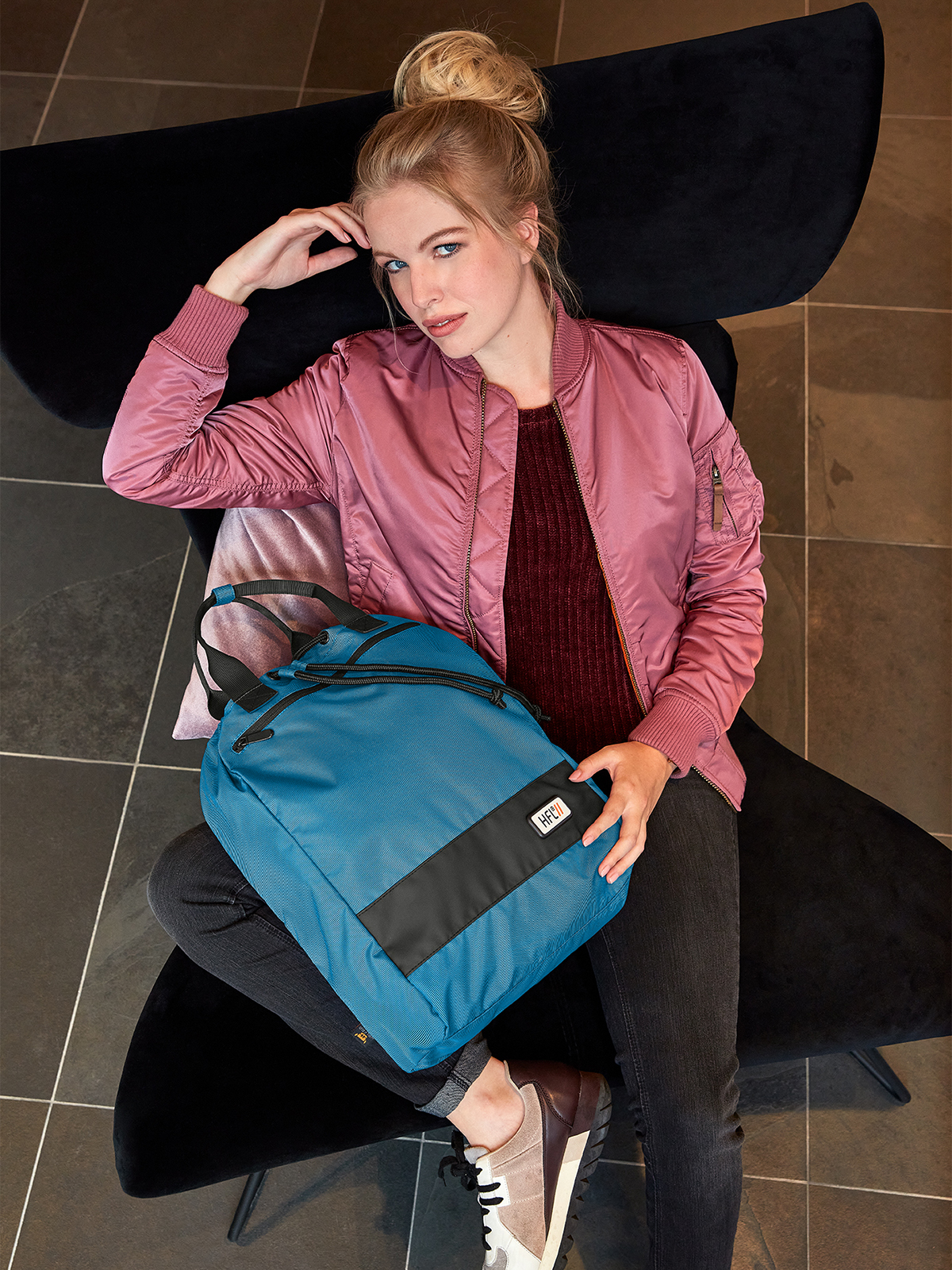 Notebook-Rucksack STAGE cyan mit Model