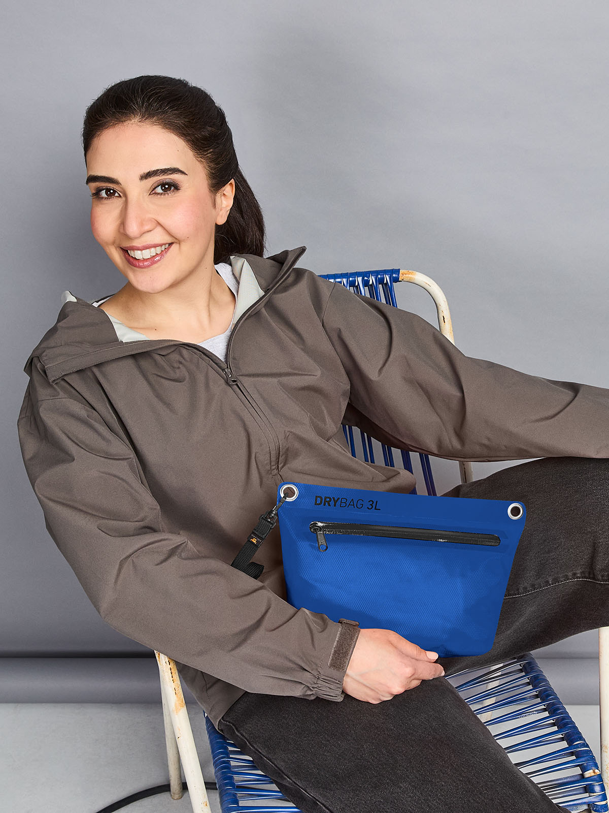 zipper bag DRYBAG royal-blue featuring a model