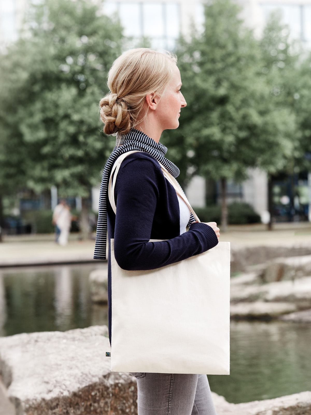Shopper FAIR natur mit Model
