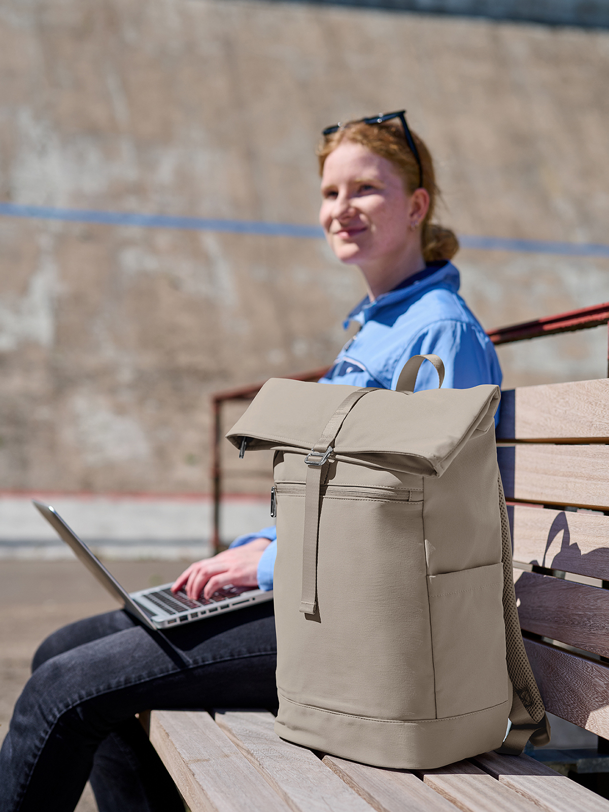Laptop-Rucksack STAR beige mit Model
