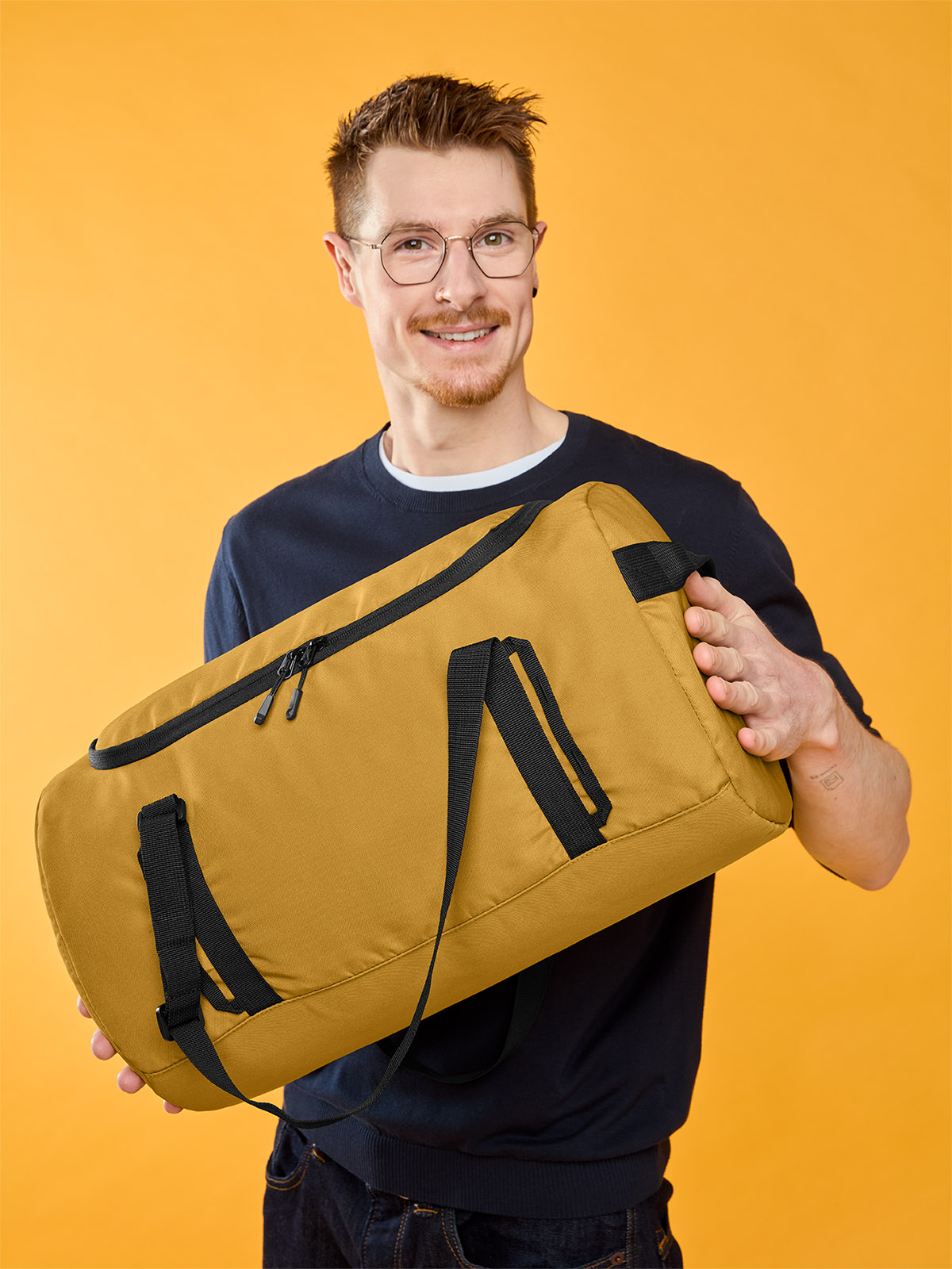 Sport-/Reisetasche LOOP amber mit Model