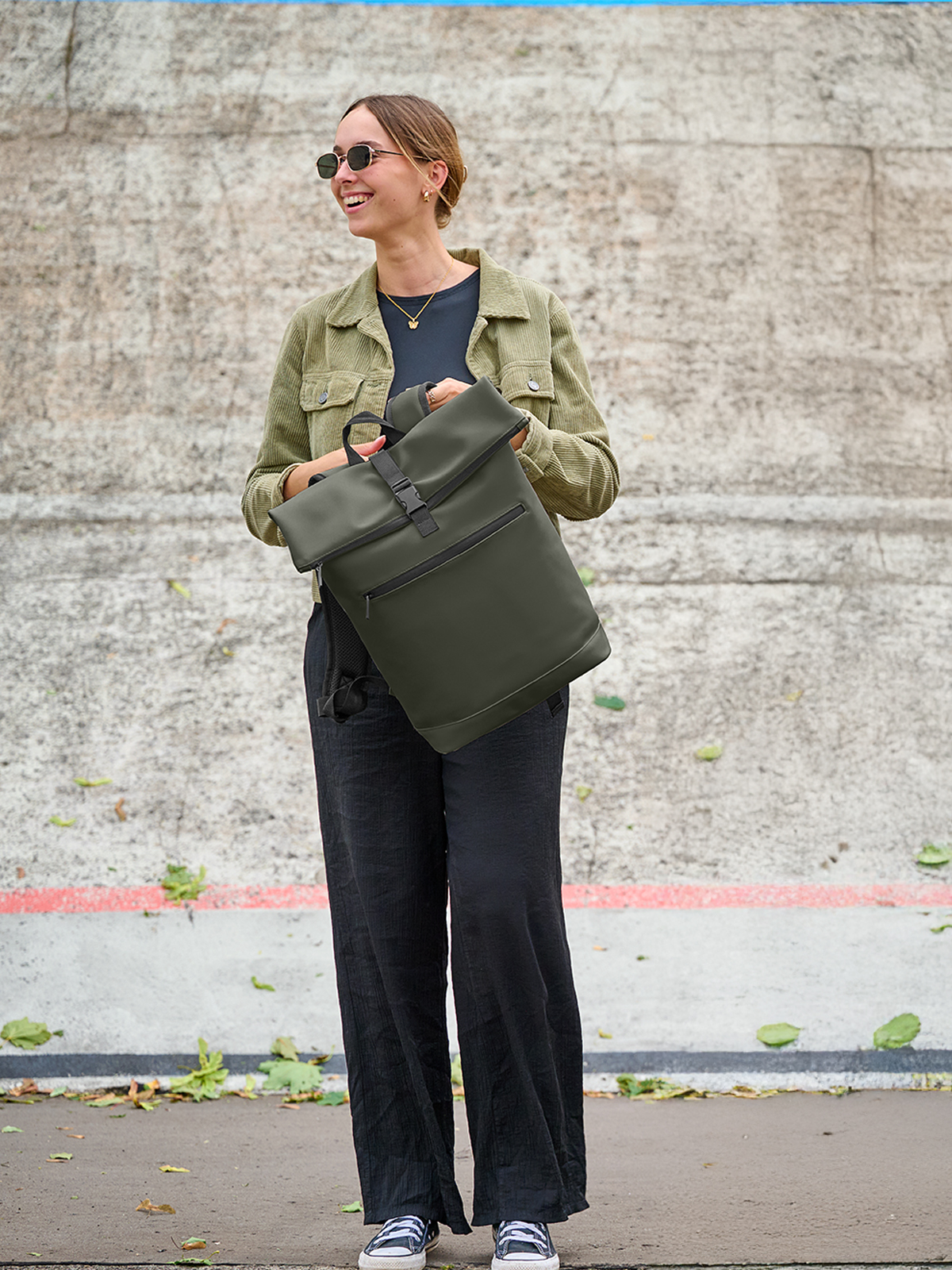 Laptop-Rucksack PURE oliv mit Model