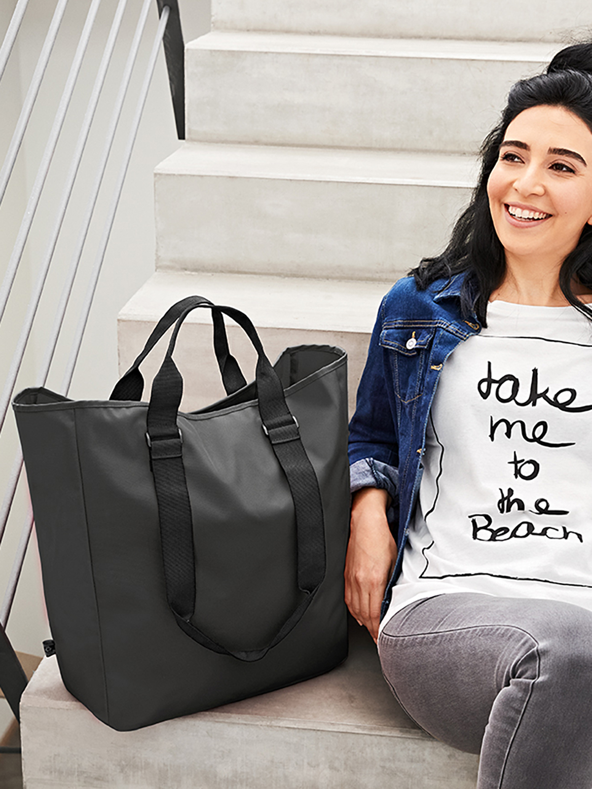 Shopper DAILY schwarz mit Model