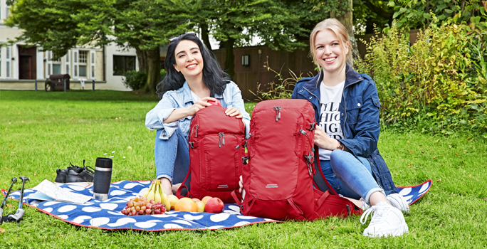 Picknick mit der HALFAR® Werbetasche Rucksack Outdoor