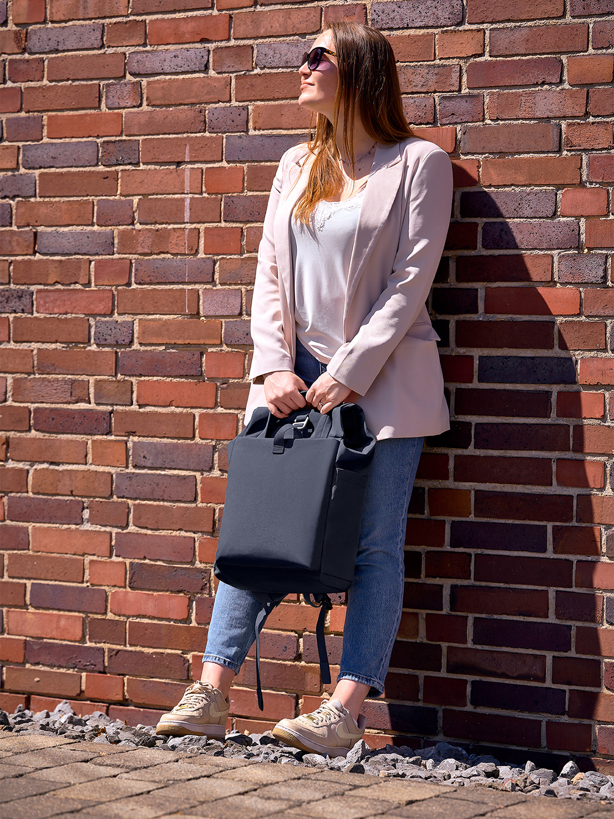 backpack METRO navy featuring a model